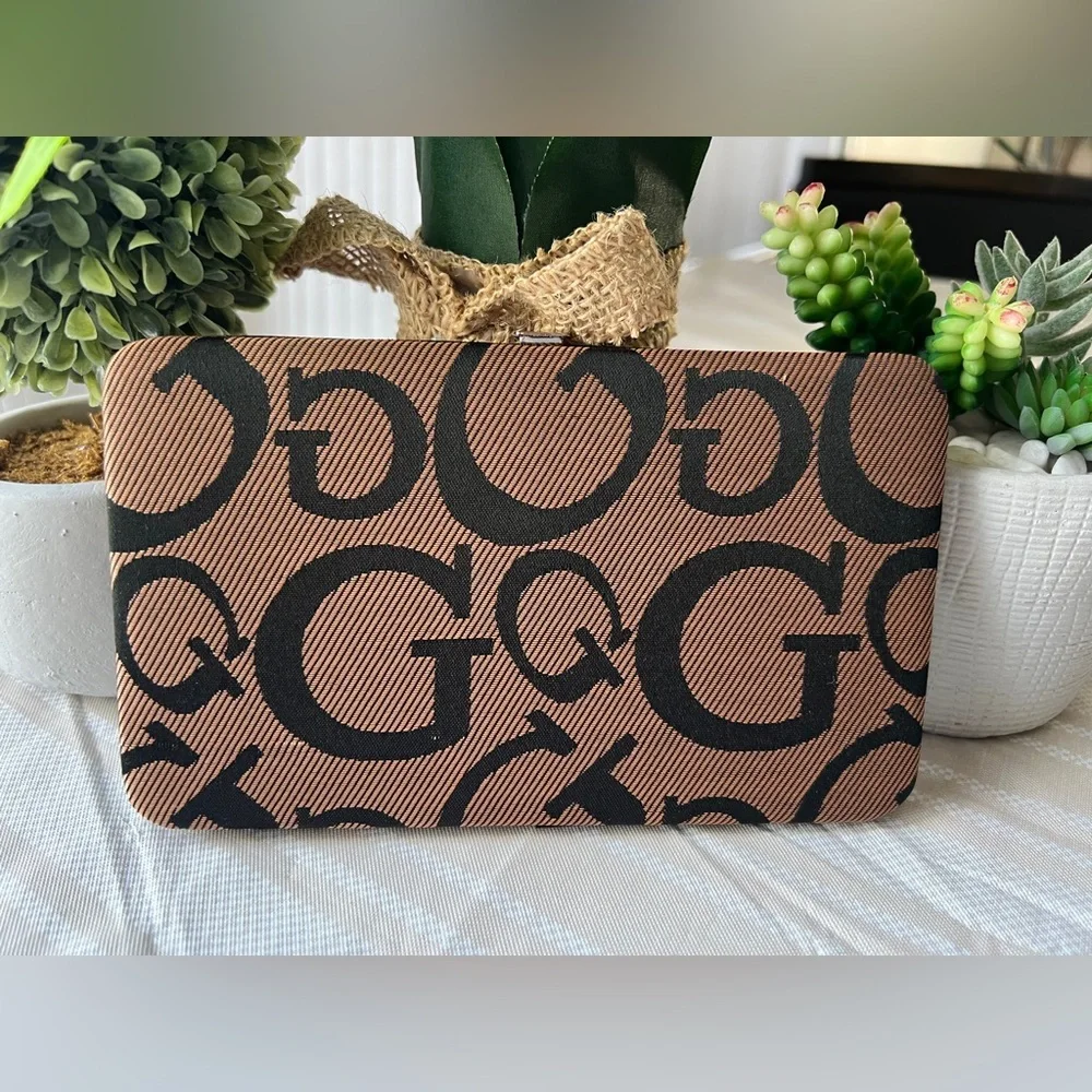 🌸4/$25 Dark Brown “G” snap wallet/clutch